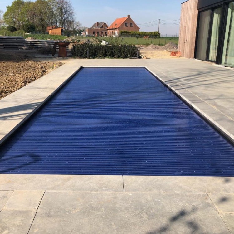 Maximale discretie gegarandeerd met een inbouw zwembadrolluik.