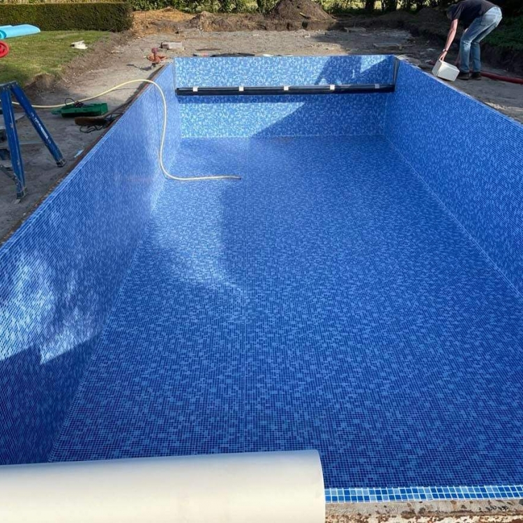 Is het tijd om uw verouderd of verwaarloosd zwembad te renoveren? Na zwembad aanleg is zwembad renovatie onze tweede specialisatie!