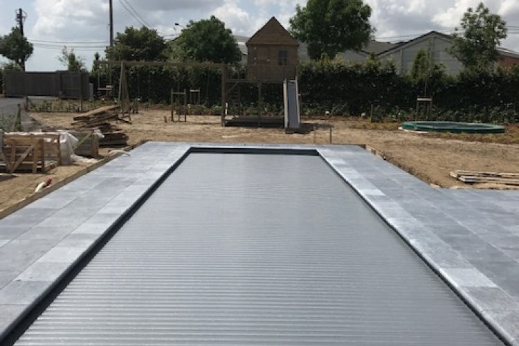 Met het gebruik van de Solar lamellen reduceert u de energiekosten voor het verwarmen van het zwembadwater aanzienlijk doordat de zon uw water kosteloos opwarmt.